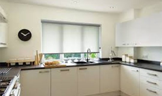 Cortinas Roller Dobles en la Cocina